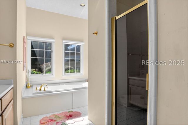 10 Glenmoor Pl, Hilton Head Island, SC 29926