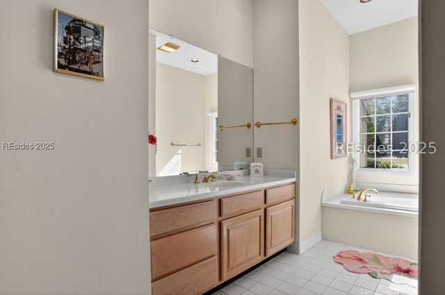 10 Glenmoor Pl, Hilton Head Island, SC 29926