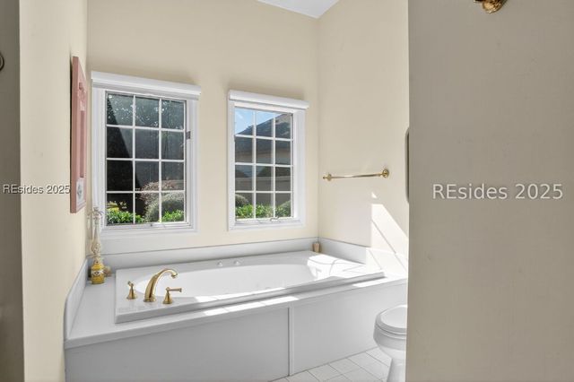 10 Glenmoor Pl, Hilton Head Island, SC 29926