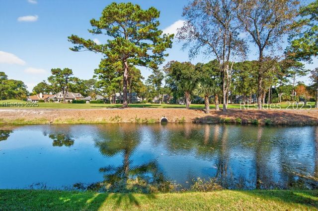 10 Glenmoor Pl, Hilton Head Island, SC 29926