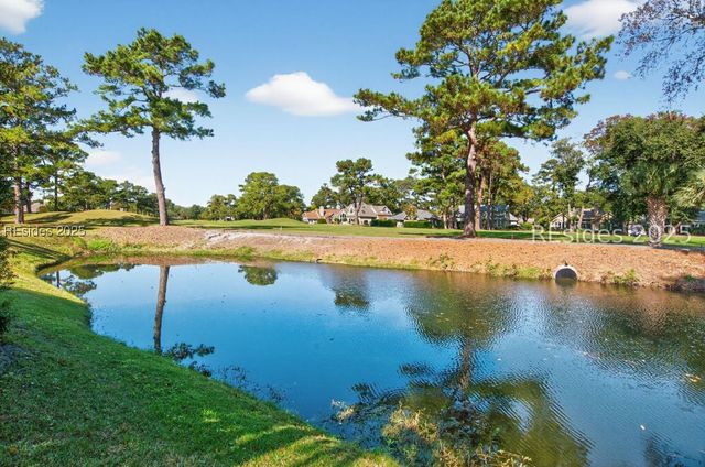 10 Glenmoor Pl, Hilton Head Island, SC 29926