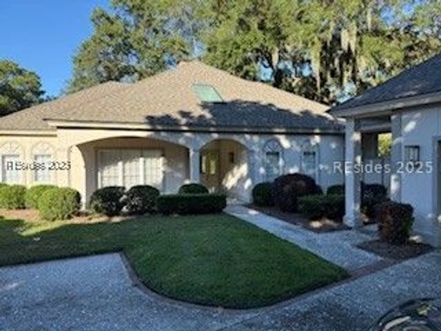 10 Glenmoor Pl, Hilton Head Island, SC 29926