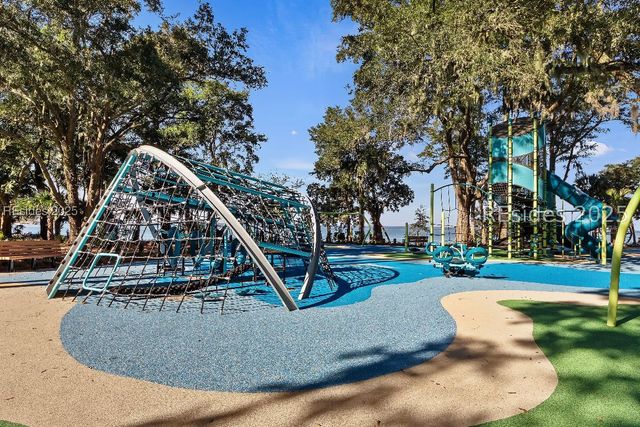 10 Glenmoor Pl, Hilton Head Island, SC 29926