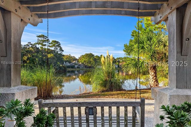 10 Glenmoor Pl, Hilton Head Island, SC 29926