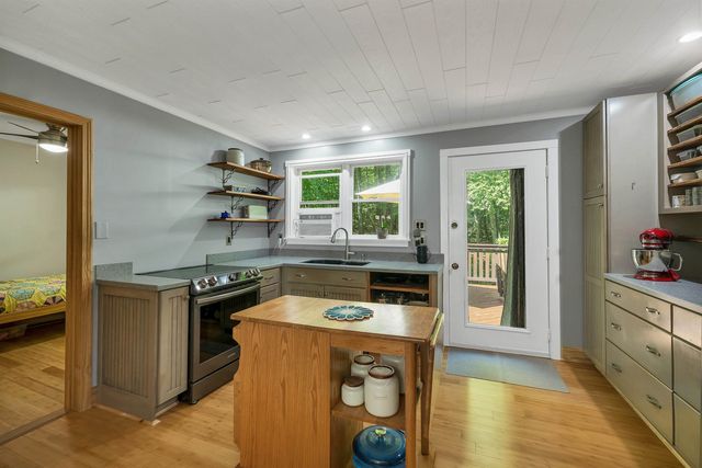 30 Roy Road, Hooksett, NH 03106