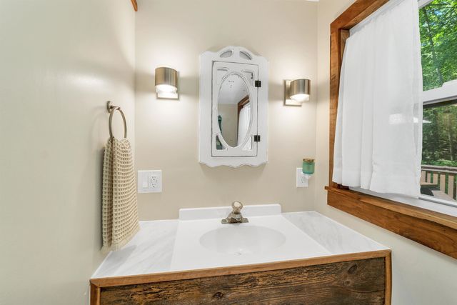 30 Roy Road, Hooksett, NH 03106