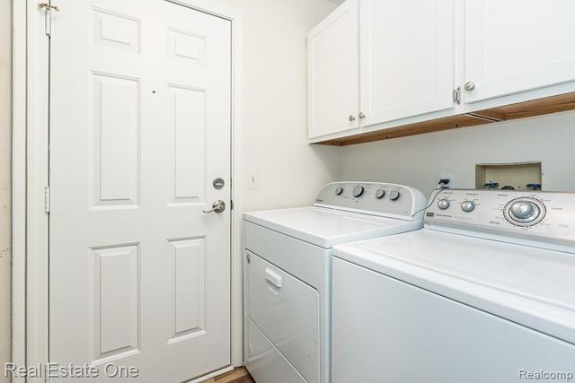 1665 Huntington Park E, Rochester Hills, MI 48309