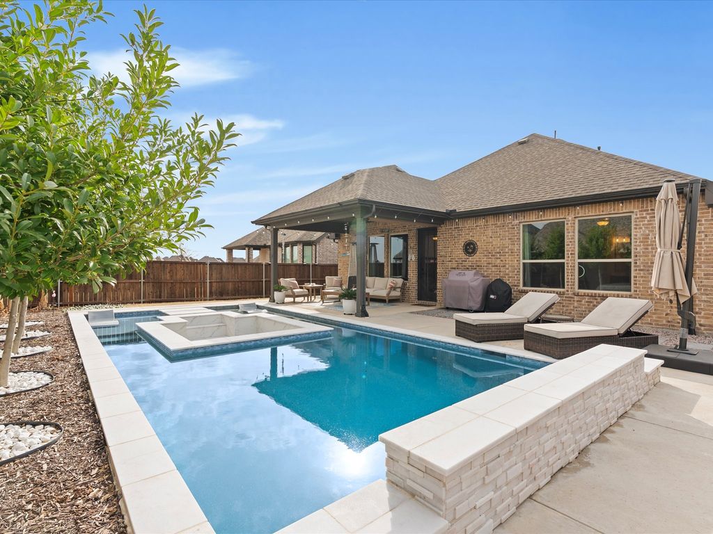 1625 Windflower Drive, Aubrey, TX 76227