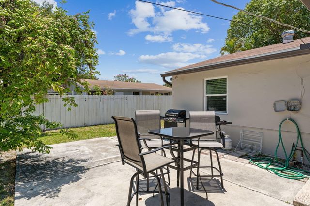 254 SW 8th Street, Dania Beach, FL 33004