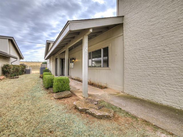 9822 Hefner Village Drive, Oklahoma City, OK 73162