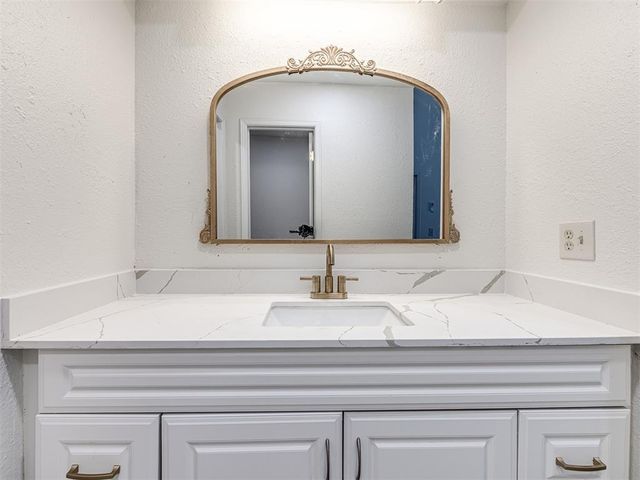 9822 Hefner Village Drive, Oklahoma City, OK 73162