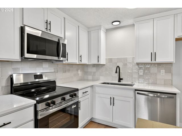 17745 DAVIS Dr, Sandy, OR 97055