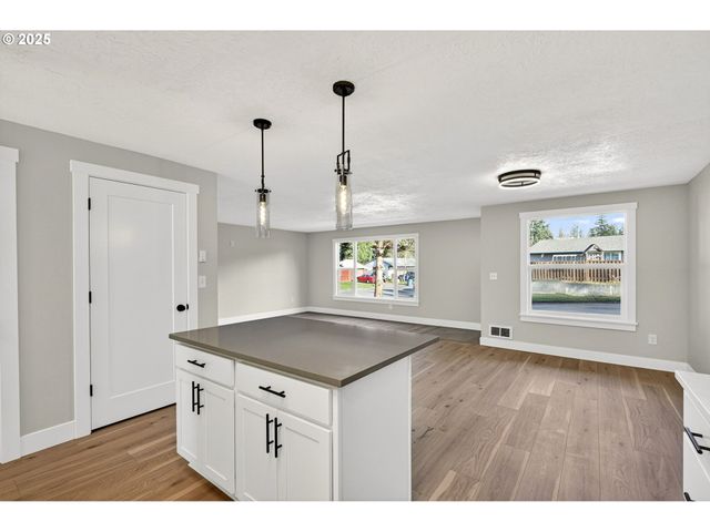 17745 DAVIS Dr, Sandy, OR 97055