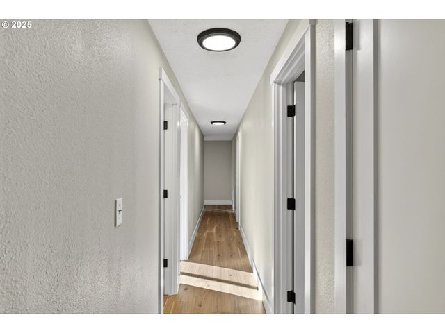 17745 DAVIS Dr, Sandy, OR 97055