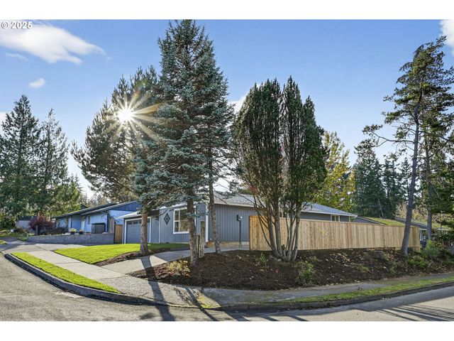 17745 DAVIS Dr, Sandy, OR 97055