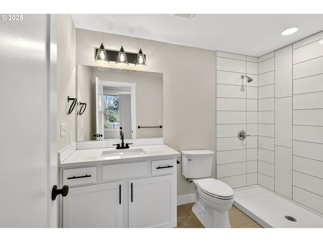 17745 DAVIS Dr, Sandy, OR 97055