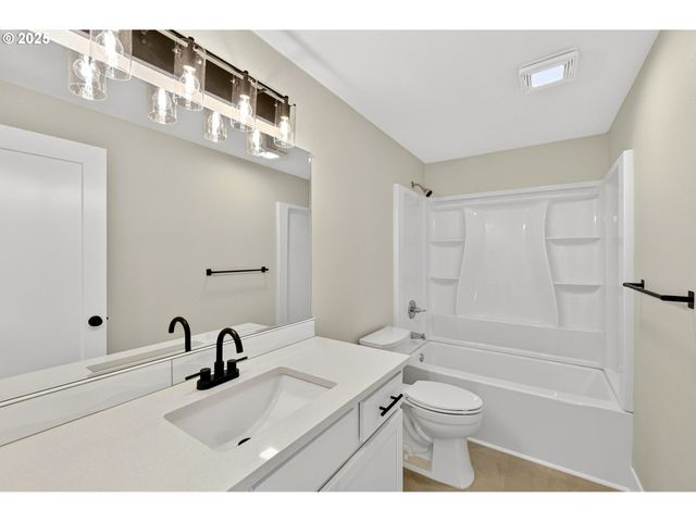 17745 DAVIS Dr, Sandy, OR 97055