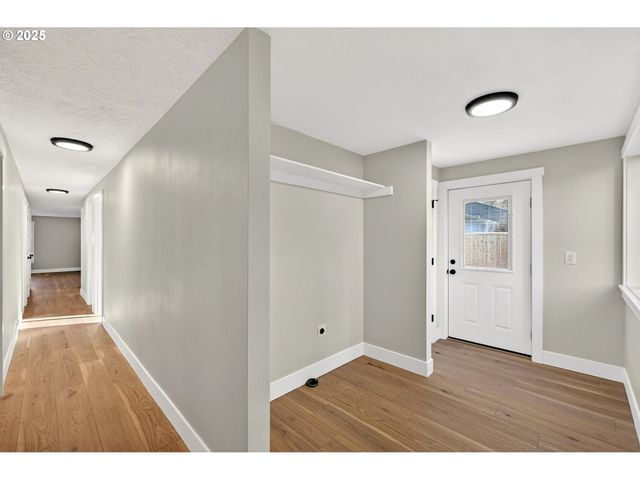 17745 DAVIS Dr, Sandy, OR 97055