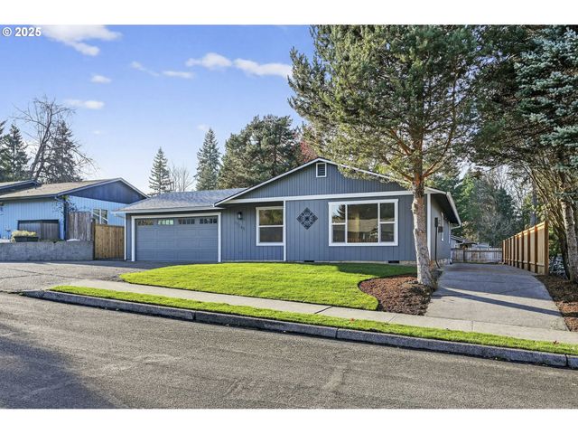 17745 DAVIS Dr, Sandy, OR 97055