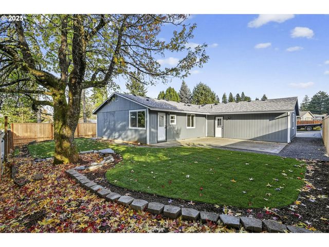 17745 DAVIS Dr, Sandy, OR 97055