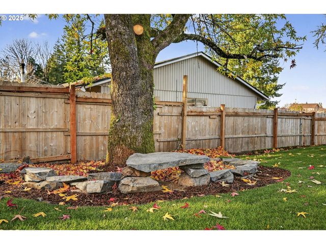 17745 DAVIS Dr, Sandy, OR 97055