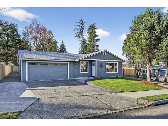 17745 DAVIS Dr, Sandy, OR 97055