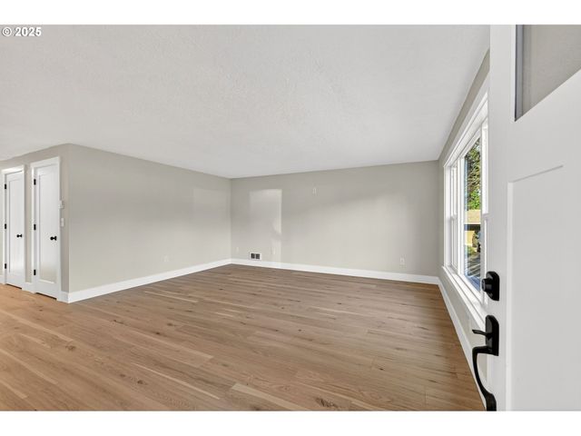 17745 DAVIS Dr, Sandy, OR 97055