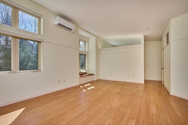 471 Flat Hills Rd, Amherst, MA 01002