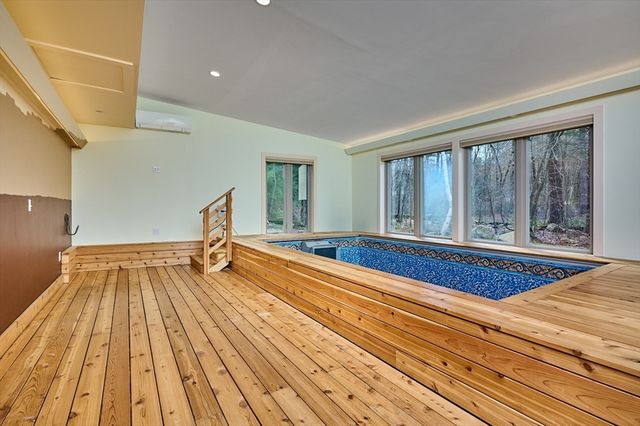 471 Flat Hills Rd, Amherst, MA 01002