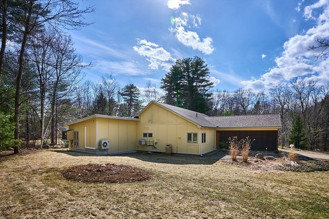 471 Flat Hills Rd, Amherst, MA 01002