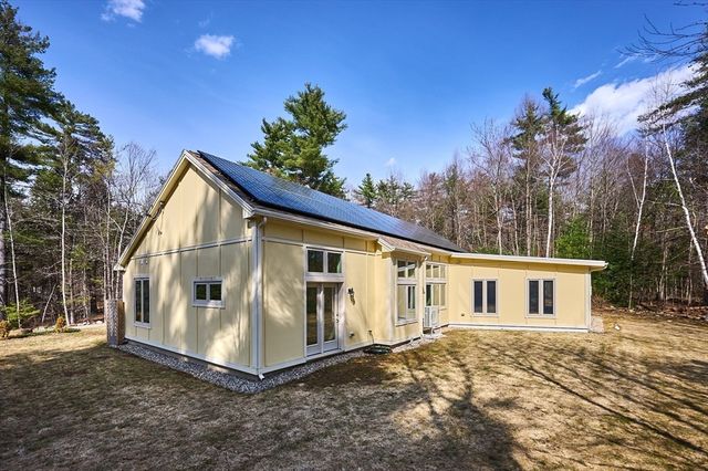 471 Flat Hills Rd, Amherst, MA 01002
