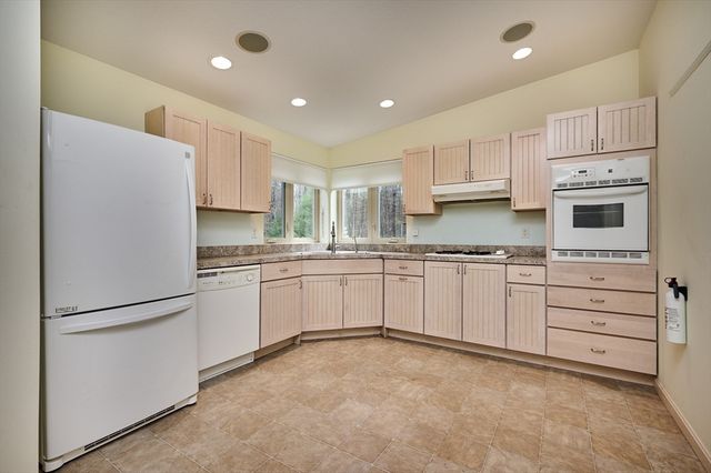 471 Flat Hills Rd, Amherst, MA 01002
