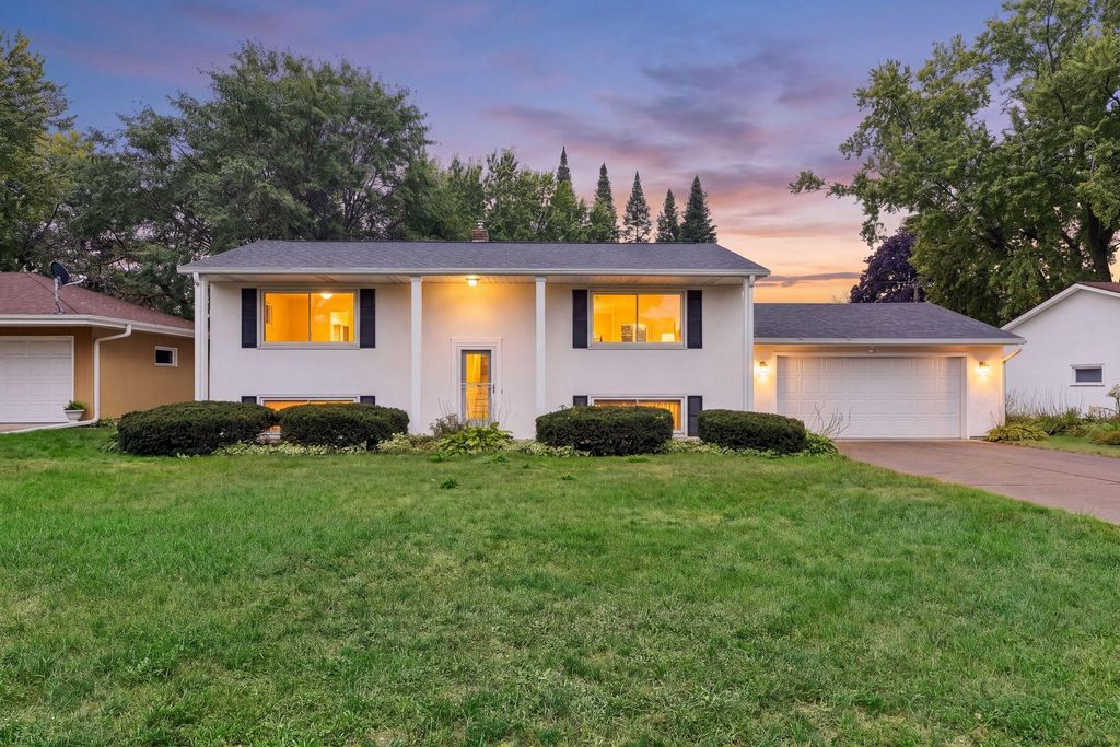1616 Sandhurst Avenue E, Maplewood, MN 55109 — exterior
