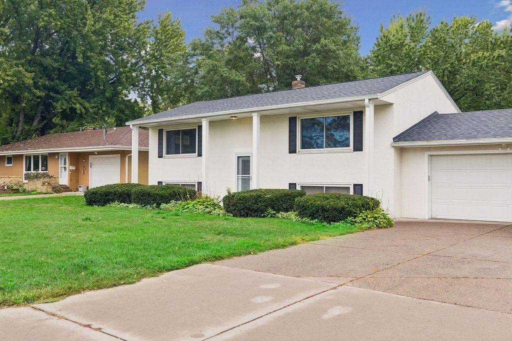 1616 Sandhurst Avenue E, Maplewood, MN 55109 — photo 3