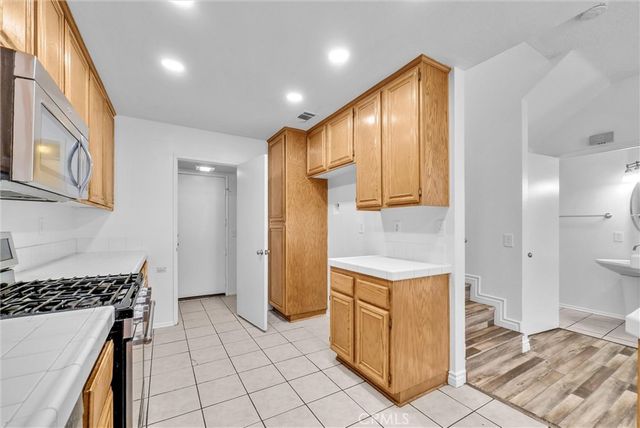 678 Azure Lane 5, Corona, CA 92879