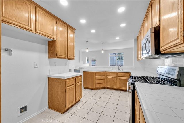 678 Azure Lane 5, Corona, CA 92879