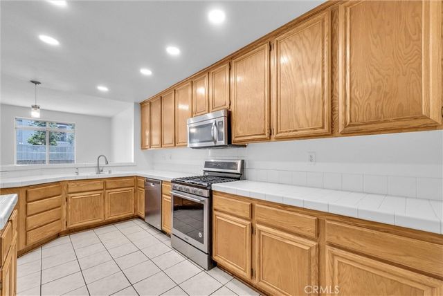 678 Azure Lane 5, Corona, CA 92879