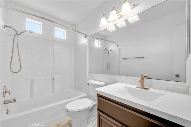 678 Azure Lane 5, Corona, CA 92879