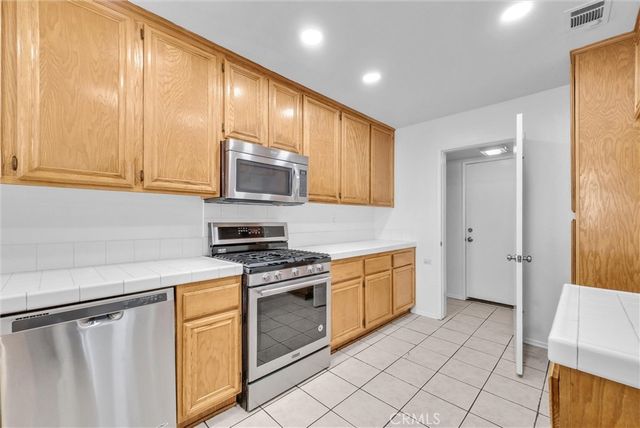 678 Azure Lane 5, Corona, CA 92879