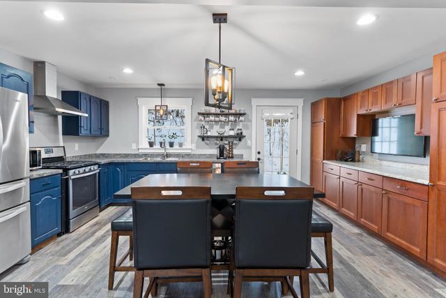 214 W RIDGE, Dillsburg, PA 17019