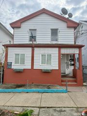 16 Daggett Street 1, New Haven, CT 06519