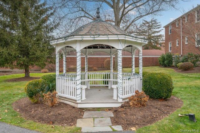 13 Bryant Crescent 2K, White Plains, NY 10604