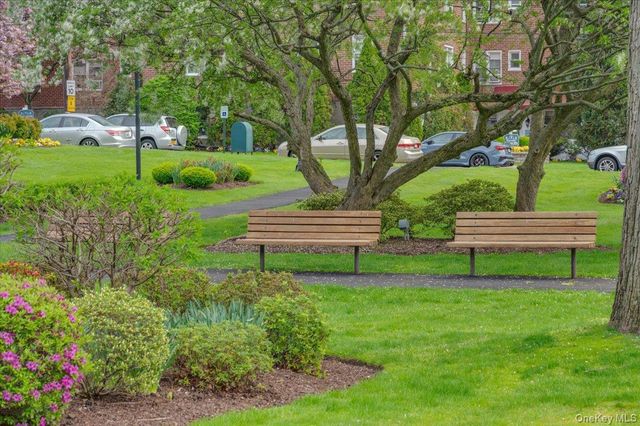 13 Bryant Crescent 2K, White Plains, NY 10604