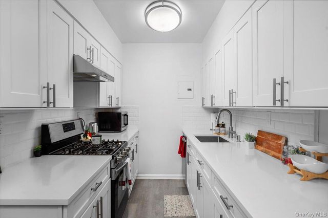 13 Bryant Crescent 2K, White Plains, NY 10604