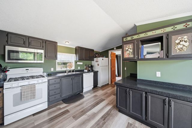 2752 W Mosherville Road, Jonesville, MI 49250