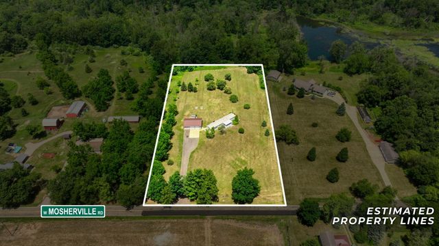 2752 W Mosherville Road, Jonesville, MI 49250