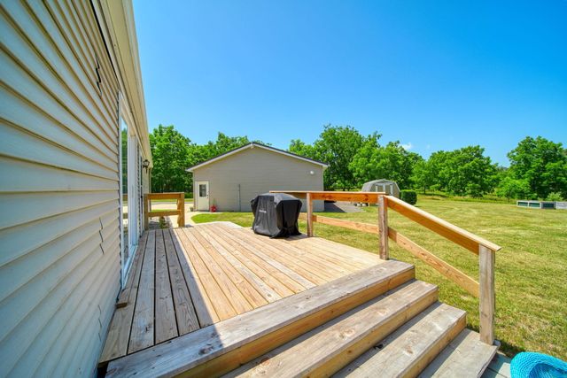 2752 W Mosherville Road, Jonesville, MI 49250