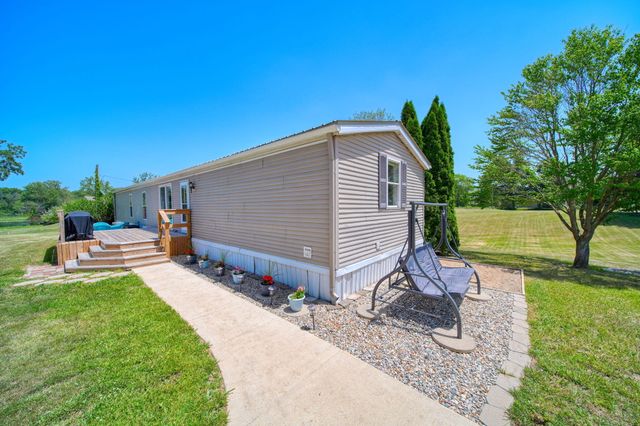 2752 W Mosherville Road, Jonesville, MI 49250