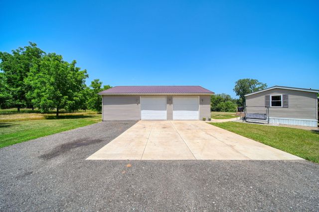 2752 W Mosherville Road, Jonesville, MI 49250