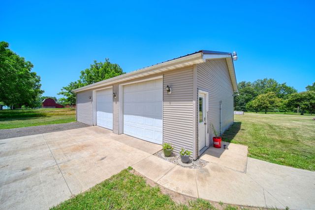 2752 W Mosherville Road, Jonesville, MI 49250